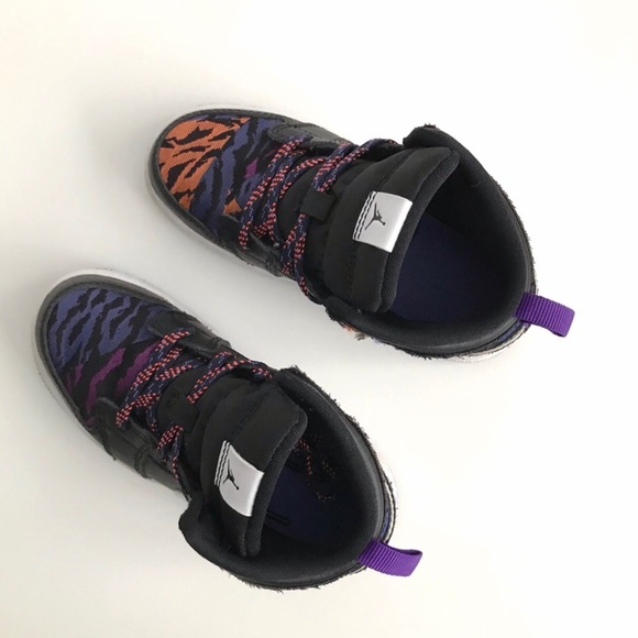 Nike Air Jordan 1 Mid SE Tiger Stripe - Picture 5 of 8